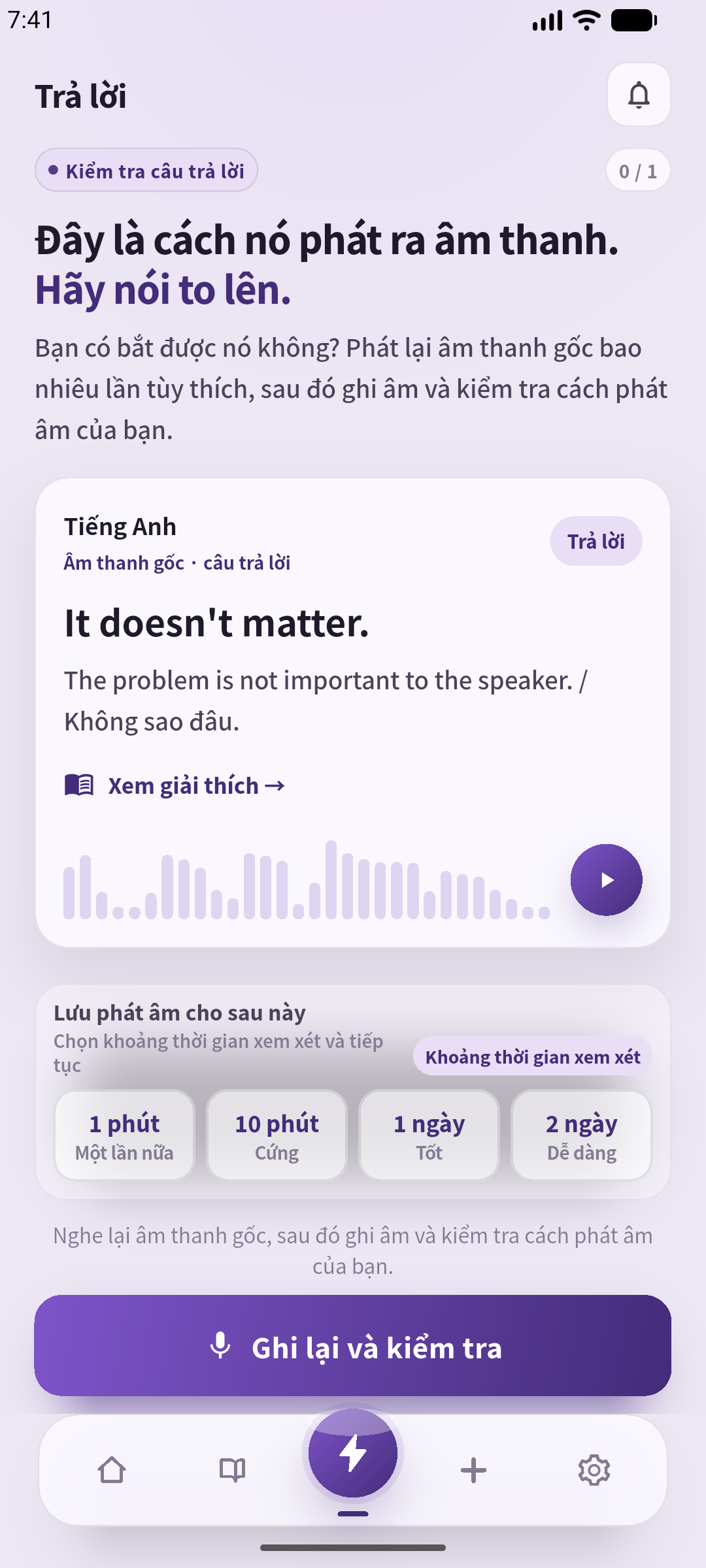 Mở đáp án, nghe lại rồi nói lời trấn an mà không nhìn màn hình.